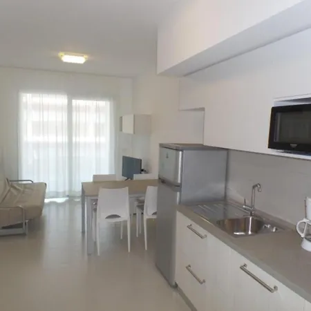 Apartment Sunny With Rooftop Pool