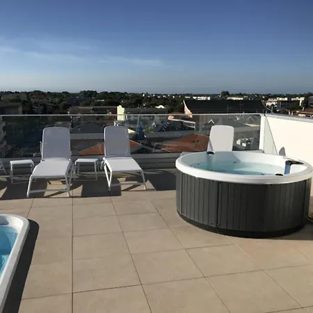 Sunny With Rooftop Pool Bibione