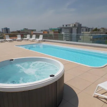 Sunny With Rooftop Pool