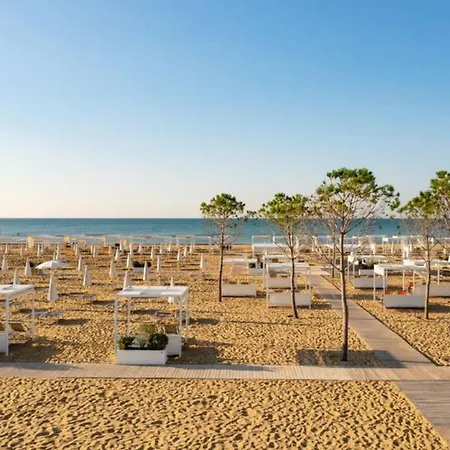 Sunny With Rooftop Pool Bibione